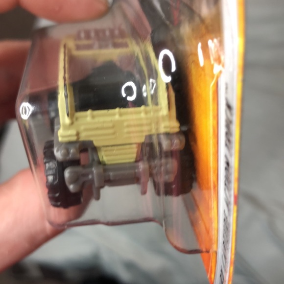 MBX Capture Action Truck - Picture 4 of 9